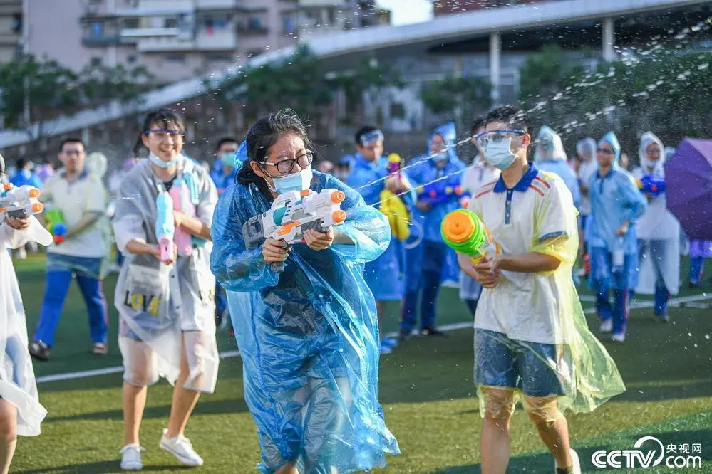 跑男水上大战_跑男水枪大战游戏规则_跑男玩水游戏